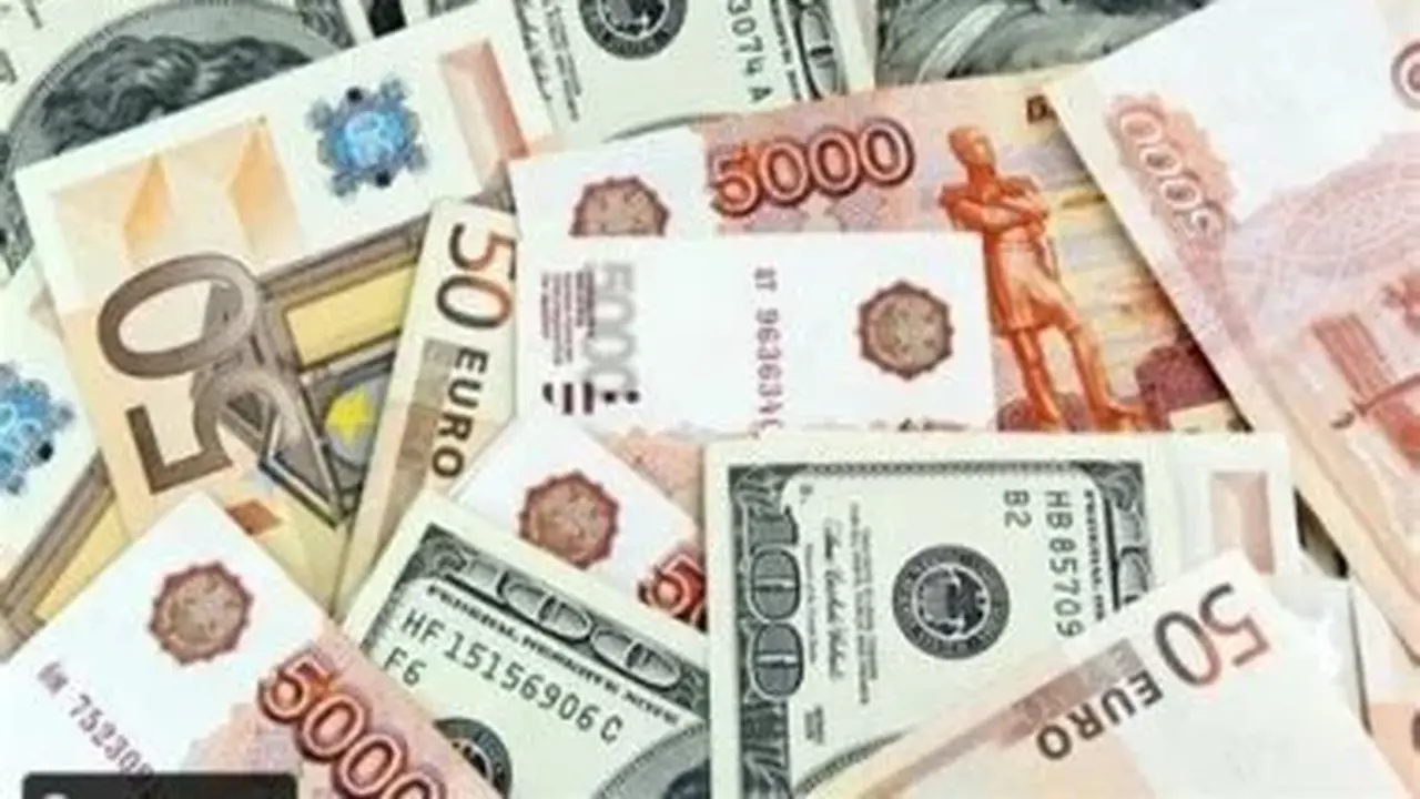 تغيرات أسعار الدولار والعملات الأجنبية في تعاملات اليوم الإثنين 4 مايو 2026